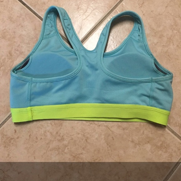 Nike sports bra - Picture 2 of 3